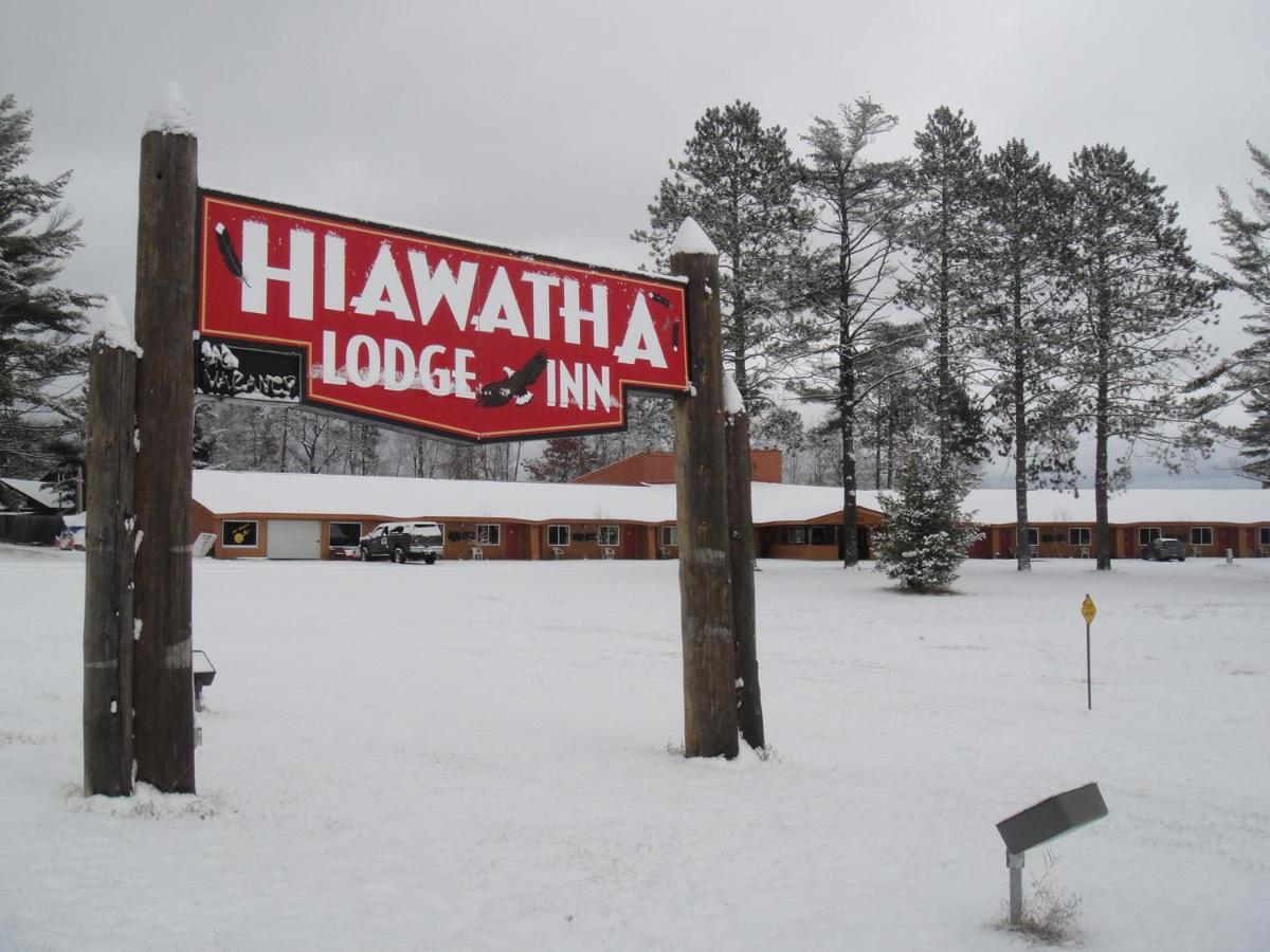 Hiawatha Lodge Inn Ігл-Рівер Екстер'єр фото