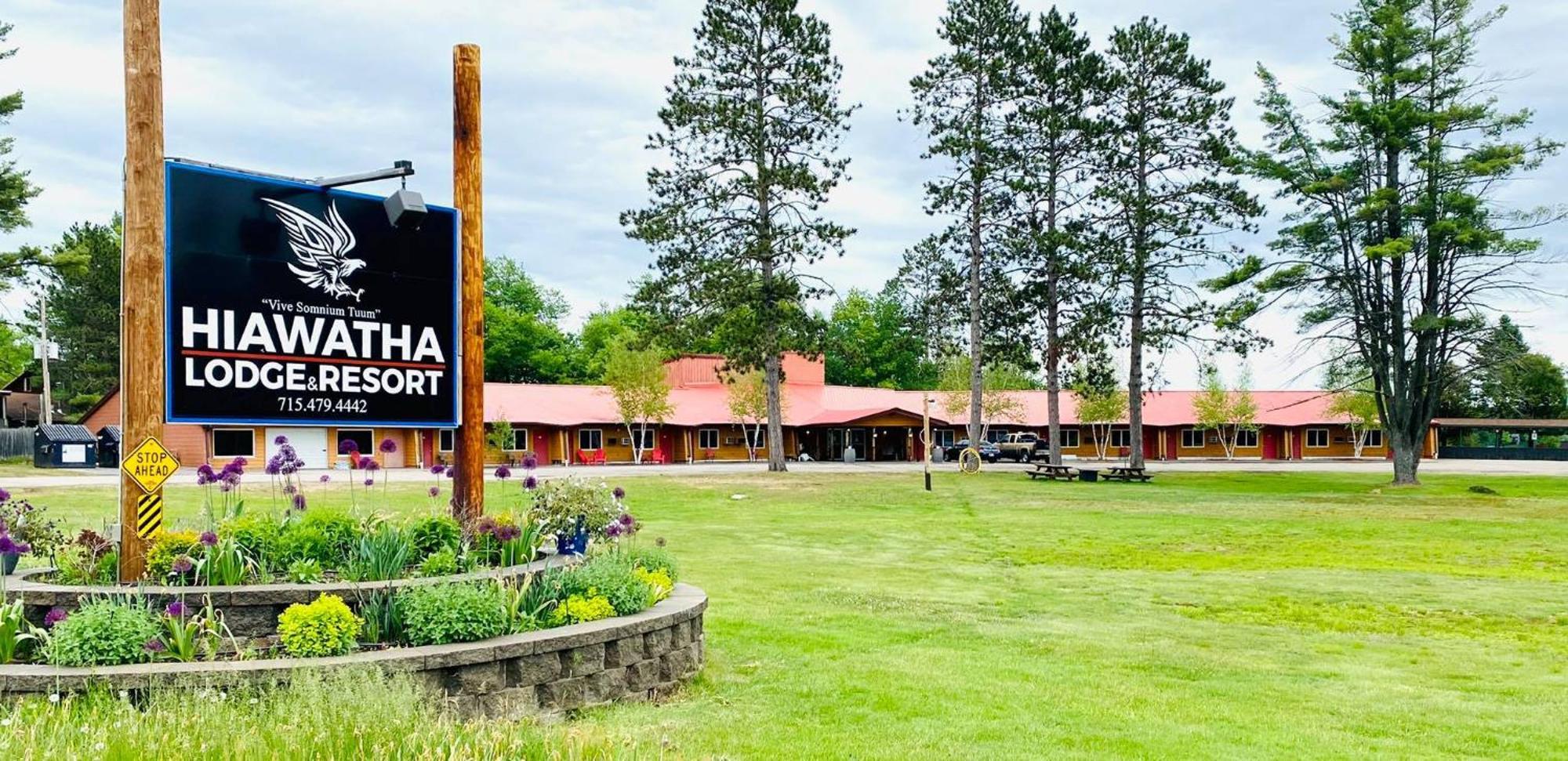 Hiawatha Lodge Inn Ігл-Рівер Екстер'єр фото