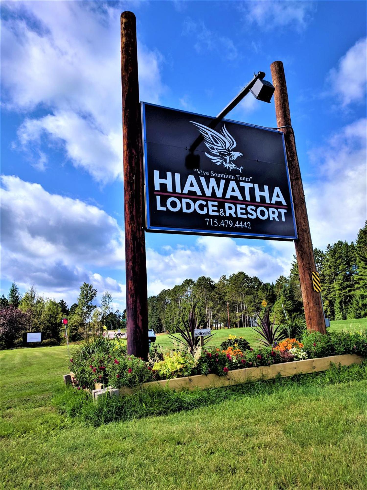 Hiawatha Lodge Inn Ігл-Рівер Екстер'єр фото